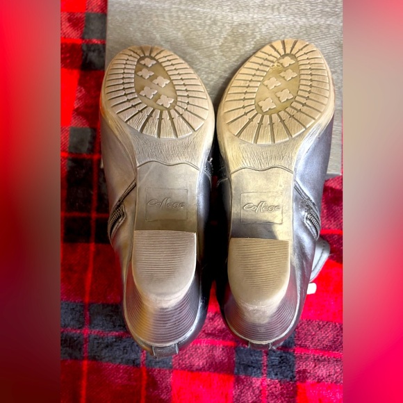 College, Women's Mid-Calf Waterproof Leather Boots ,Size 7 W, in great condition - Picture 5 of 10